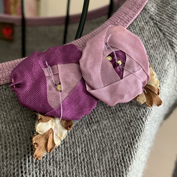 Mixed media sweater with flower appliqué - Picture 3 of 3